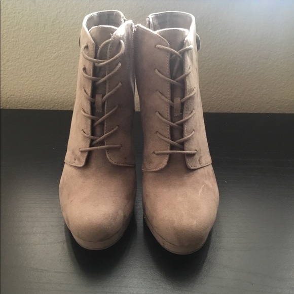 Nude color high heels - Picture 1 of 3